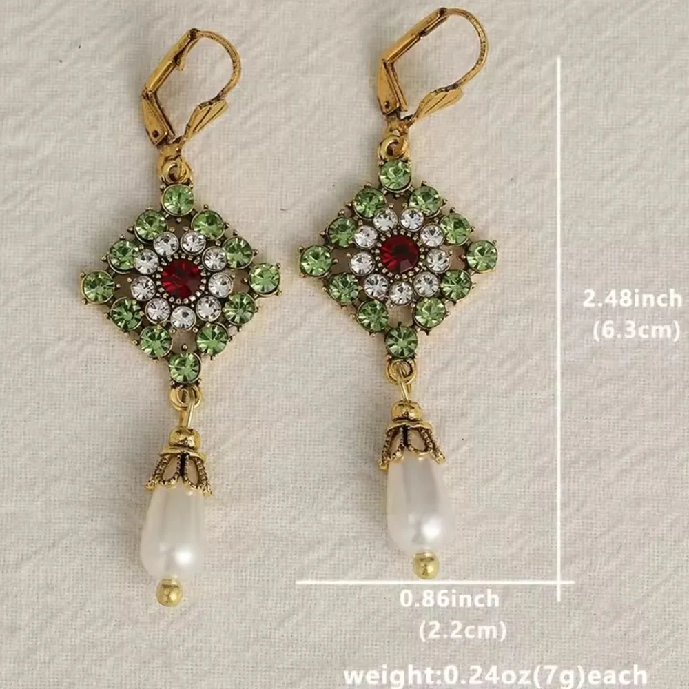 New!! Vintage Gold and Green Dangle Earrings